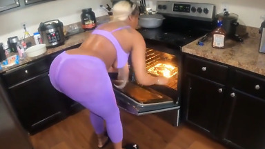 Lala Koi - Thick Ebony Beauty in Tight Leggings Baking in Kitchen Leaked