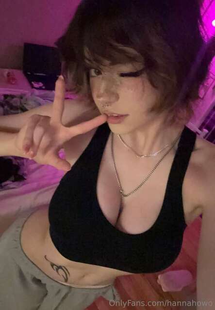 Hannahowo (2) nude photos - TubeOrigin 2