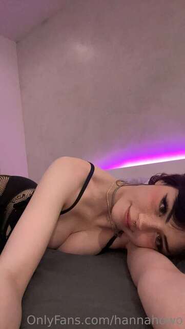 Hannahowo (5) nude photos - TubeOrigin 2