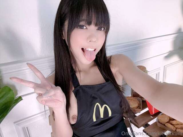 Kittyxkum (25) nude photos - TubeOrigin 10