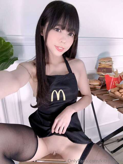Kittyxkum (25) nude photos - TubeOrigin 16