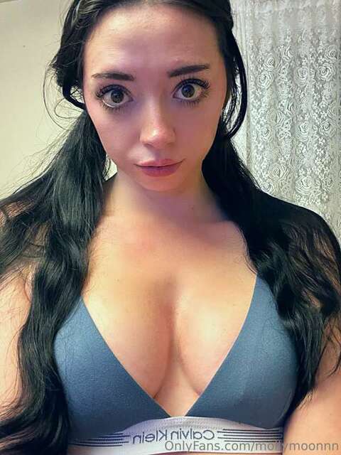Mollymoonnn (2) nude photos