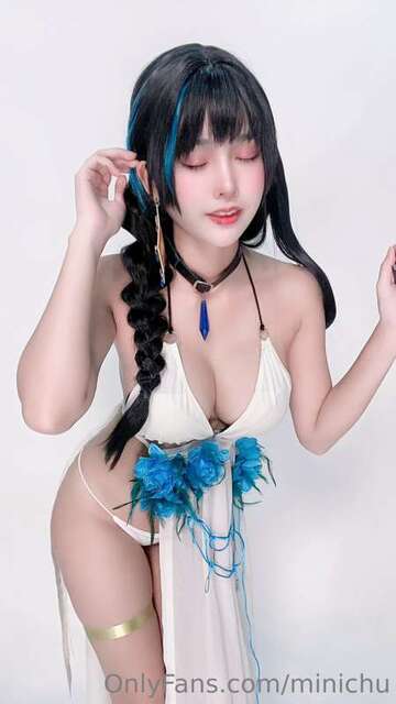 Minichu (17) nude photos