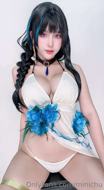 Minichu (17) nude photos