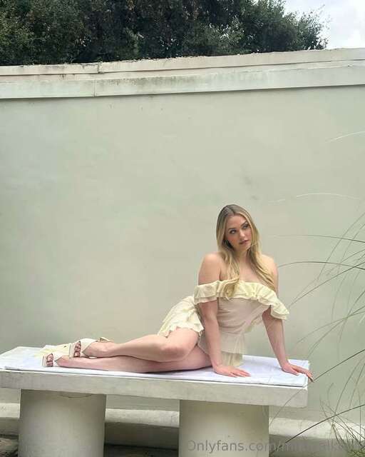 Miamalkova (2) nude photos