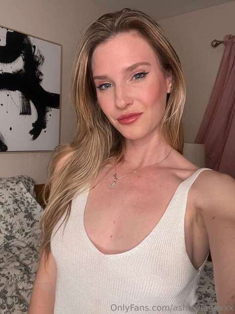 Ashleylanexxx nude photo 01-12-2023 - TubeOrigin 1