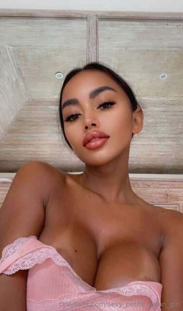 Sexy_petite_asian_girl nude photo… - TubeOrigin 1