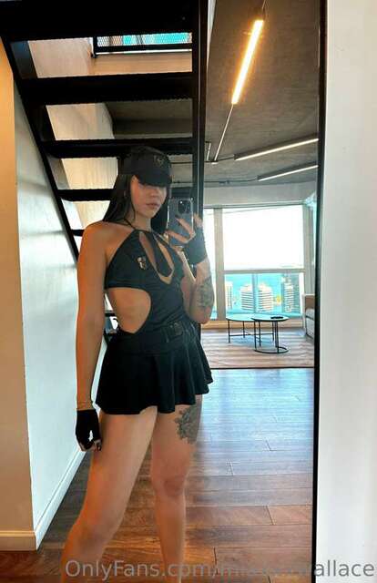 Miaxxxwallace nude photo 17-04-2023 - TubeOrigin 1