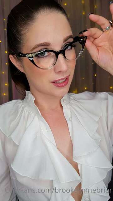 Brookelynnebriar (22) nude photos