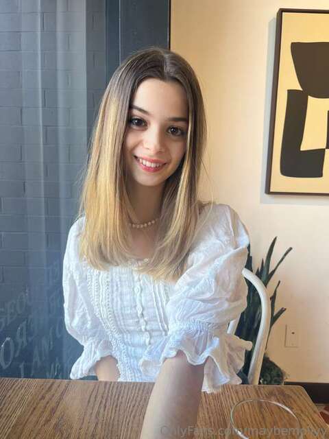 Maybemollyy (2) nude photos - TubeOrigin 2