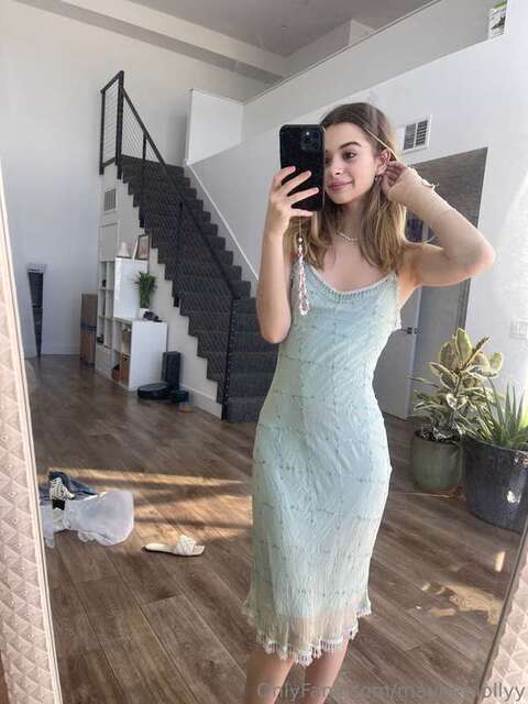 Maybemollyy nude photo 18-02-2024