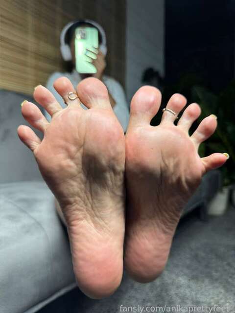 Anikaprettyfeet_ (33) nude photos