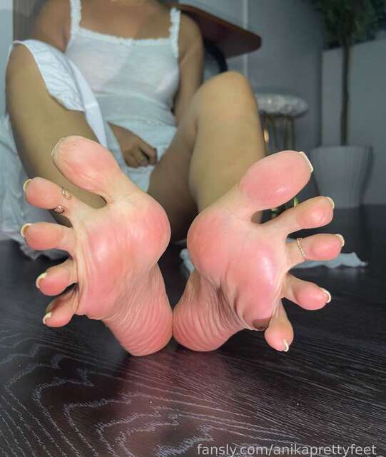 Anikaprettyfeet_ (50) nude photos