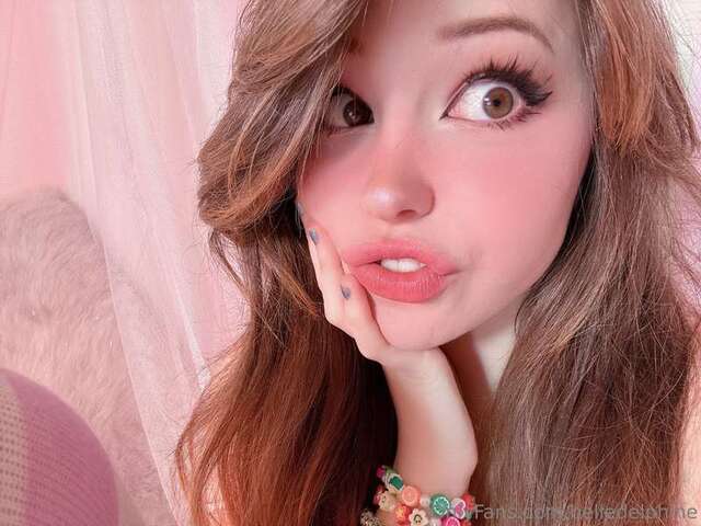 Belledelphine (40) nude photos