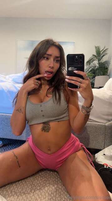 Sisirose nude photo 21-05-2024 - TubeOrigin 1