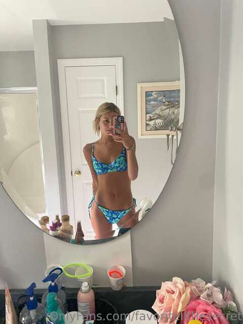 Favoritelittlesecret 4 nude photos… - TubeOrigin 1