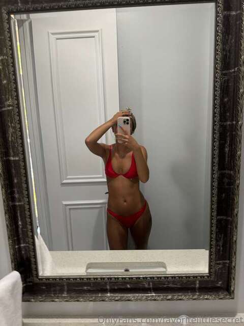 Favoritelittlesecret nude photo… - TubeOrigin 1
