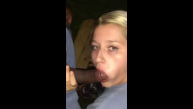 Sucer le monstre de papa Fat BBC au parc Partie 1