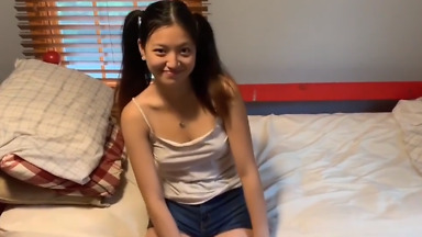 Chica asiática universitaria le gusta en el culo